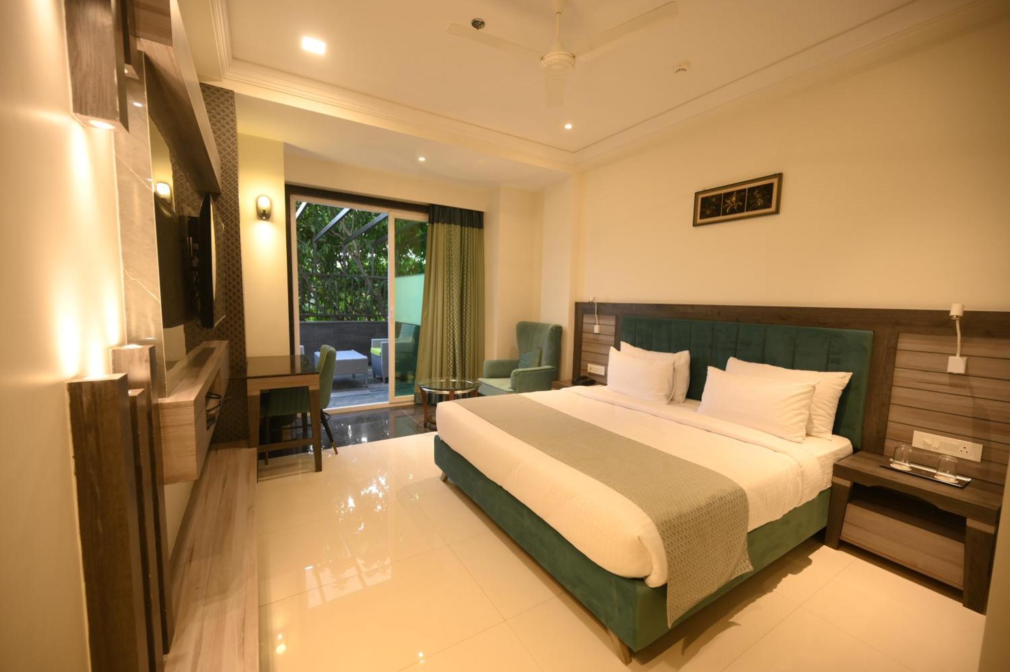 The Mudra Hotel Varanasi Bagian luar foto