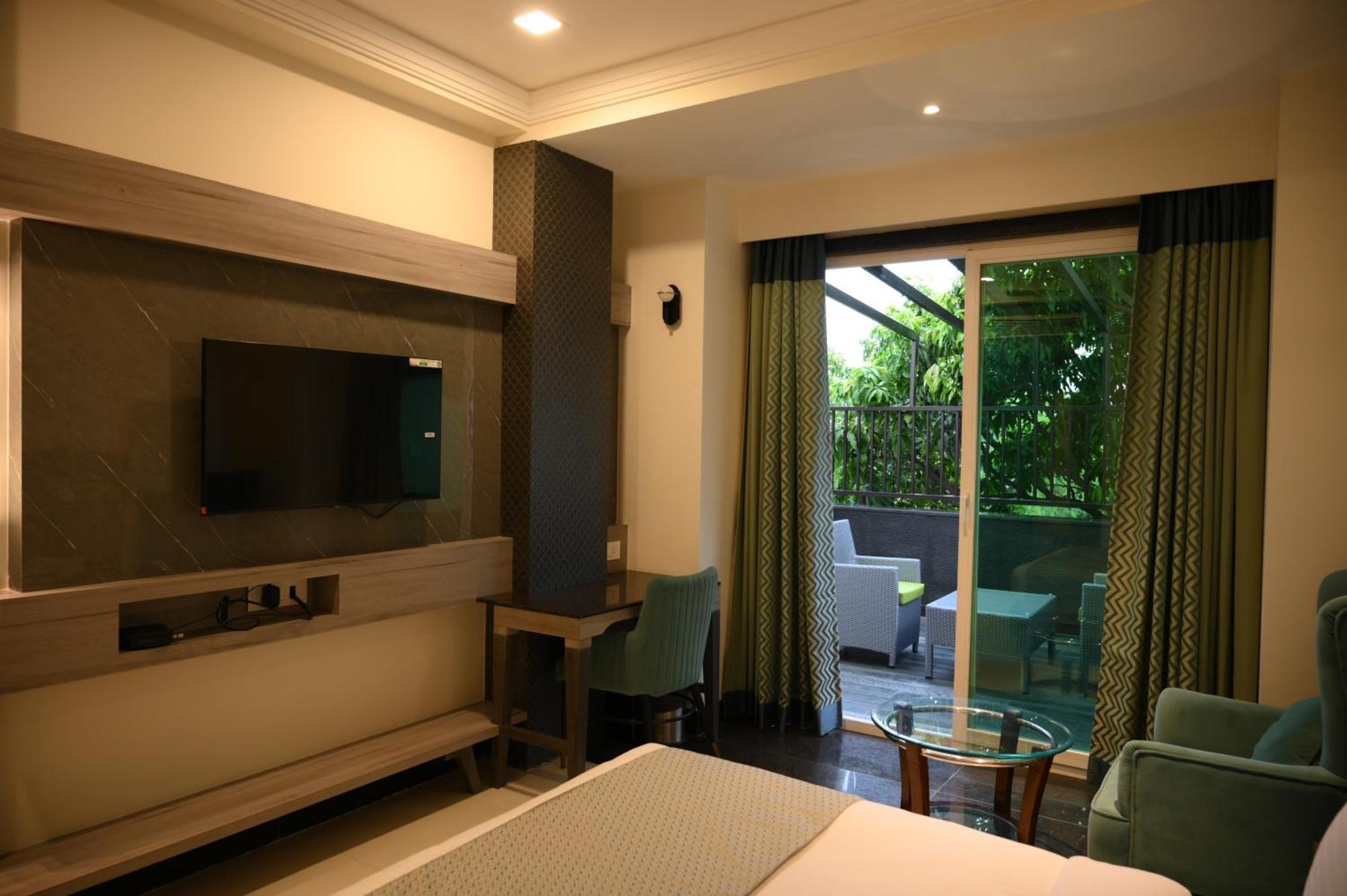 The Mudra Hotel Varanasi Bagian luar foto