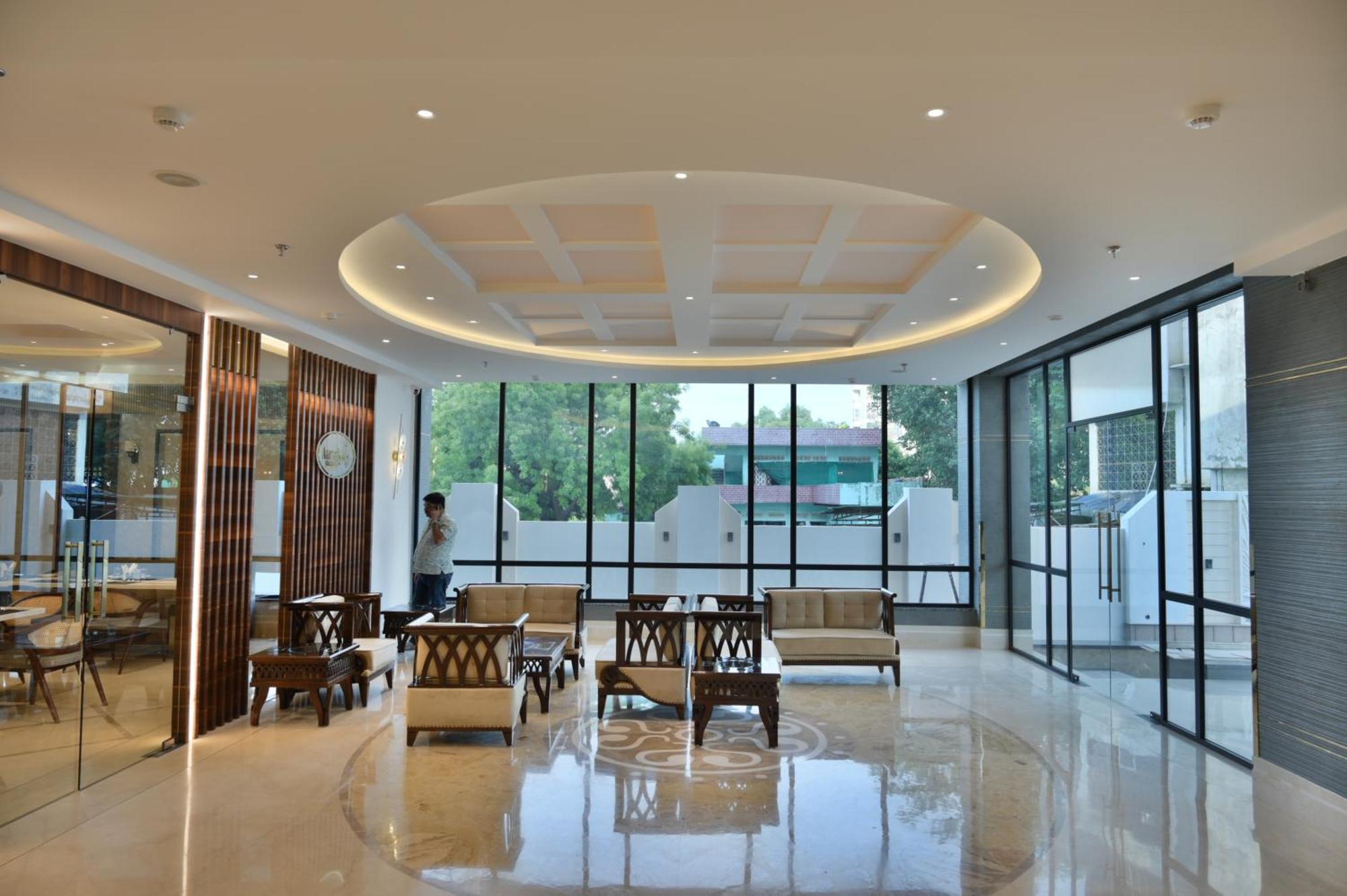 The Mudra Hotel Varanasi Bagian luar foto