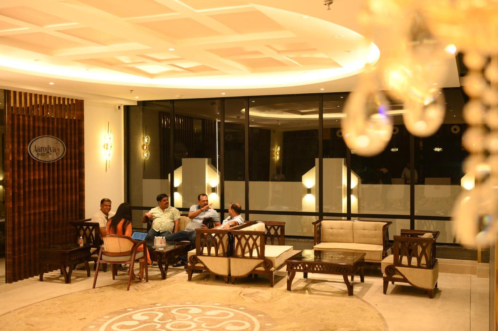The Mudra Hotel Varanasi Bagian luar foto